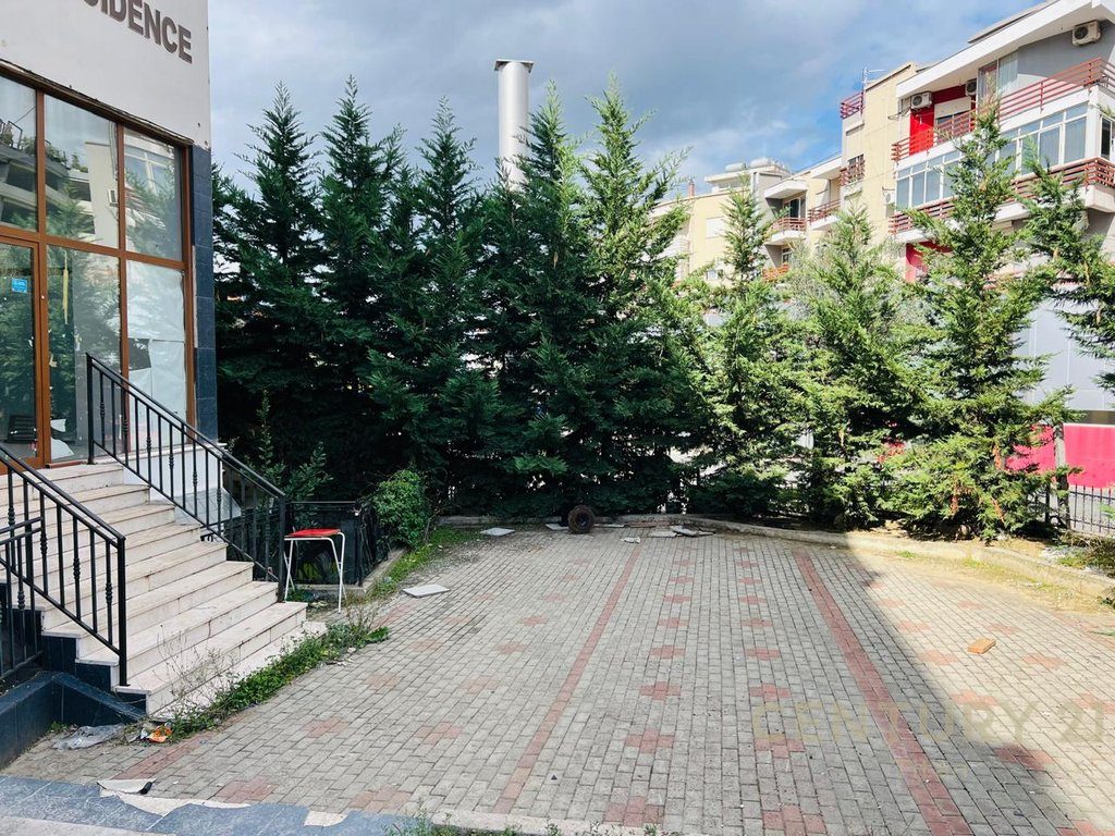 Jepet Me Qira Ambient Komercial Ne Zonen E Freskut!