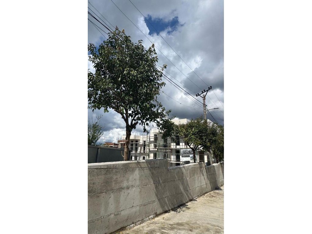 Shitet Vila Moderne pranë Qendrës Tregtare TEG