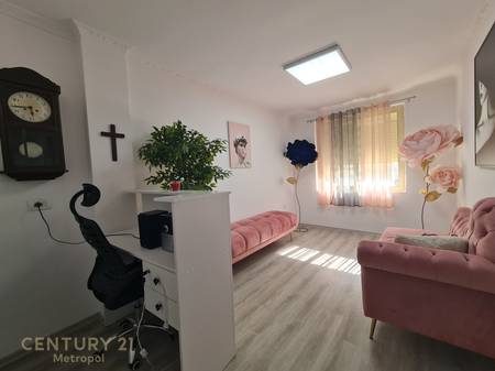 Ambient Komercial Per Shitje Buze Rruge Ne Myslym Shyr!