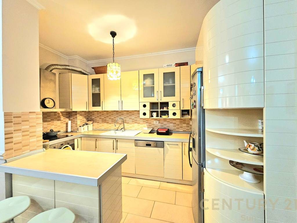 APARTAMENT 2+1+PARKIM PER QIRA PRANE KOPSHTIT ZOOLOGJIK.