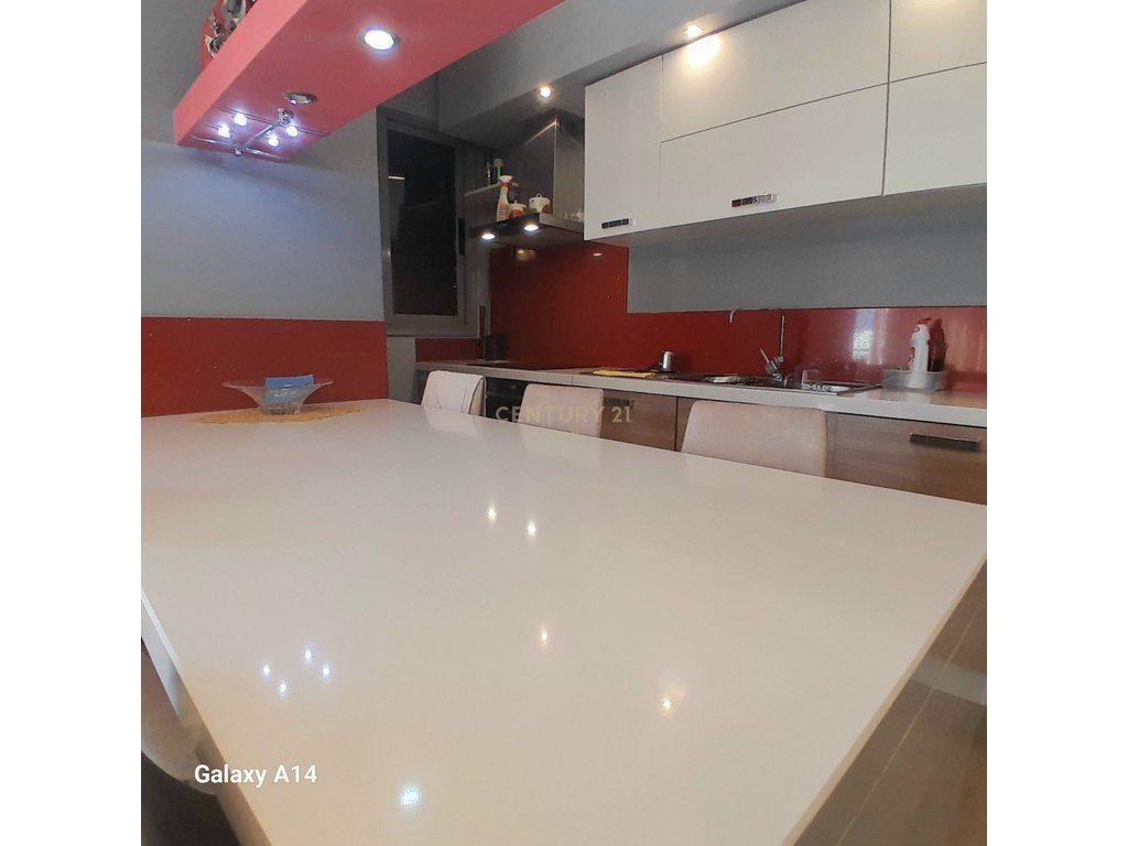 SHITET!!!  SUPER  APARTAMENT 2+1, TE "RRUGA E RE"
