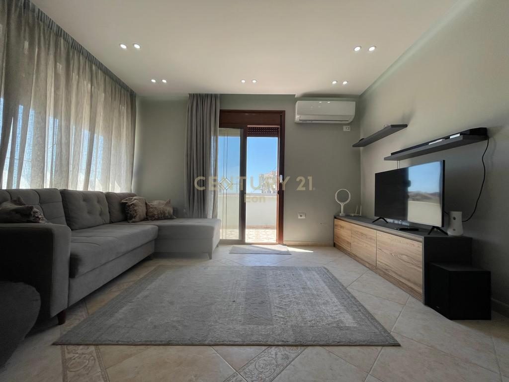 Shitet apartament 2+1 me pamje nga deti dhe verandë në Golem, Kavajë!