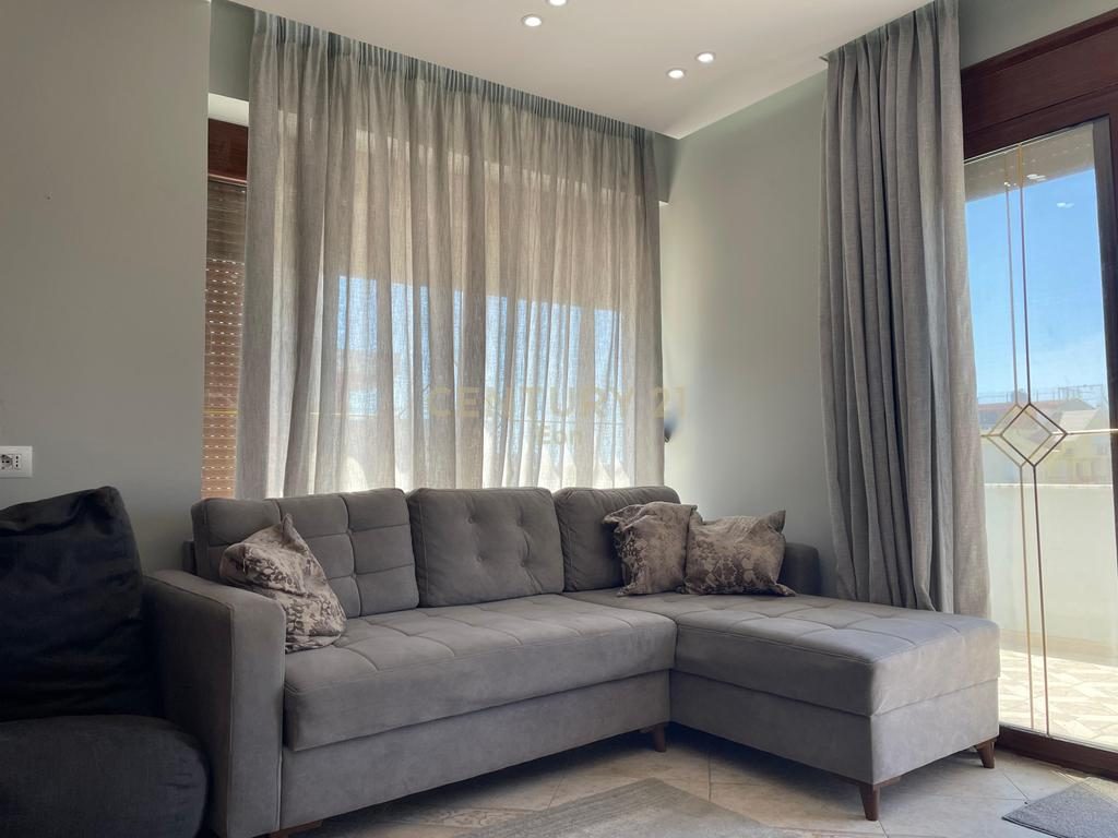 Shitet apartament 2+1 me pamje nga deti dhe verandë në Golem, Kavajë!