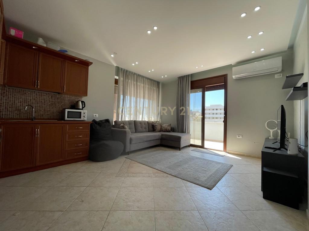 Shitet apartament 2+1 me pamje nga deti dhe verandë në Golem, Kavajë!