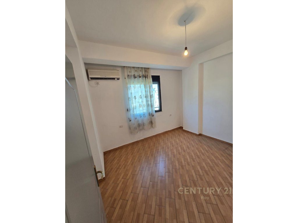 SHITET APARTAMENT 1+1 ME VERANDE NE GOLEM!!!