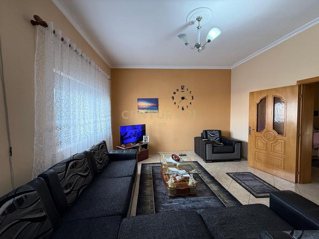 Shitet Apartament 2+1 tek Drejtoria e Policisë, Durrës !