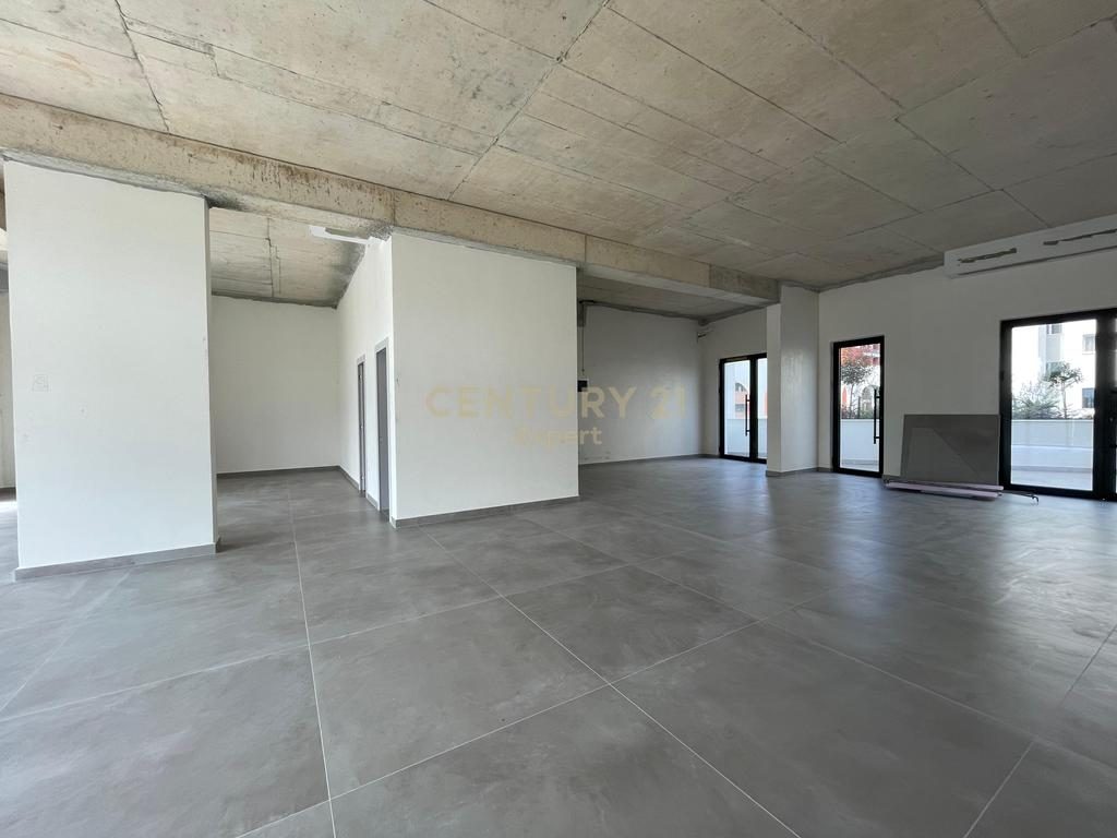 NJESI KOMERCIALE PER QIRA NE RIVER RESIDENCE !!