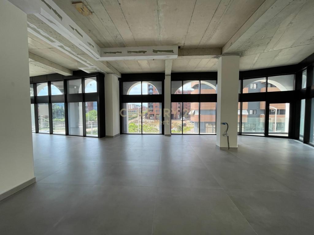NJESI KOMERCIALE PER QIRA NE RIVER RESIDENCE !!