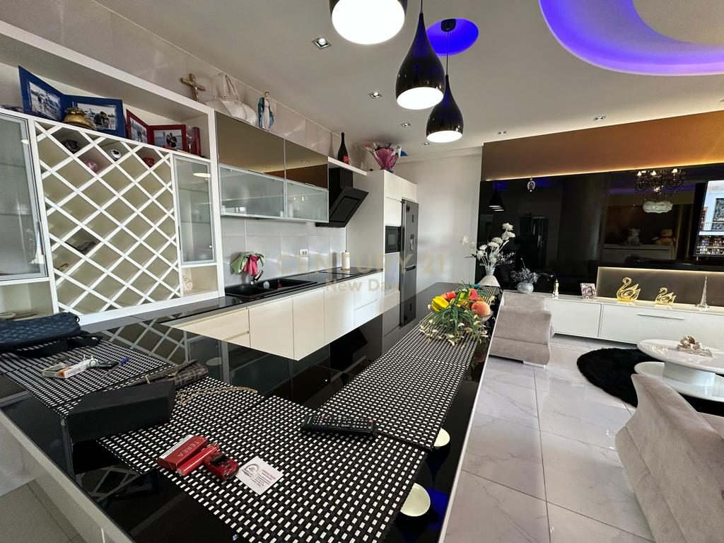 Shitet Apartament + Garazh me pamje deti Plazh, Durrës - 250,000€