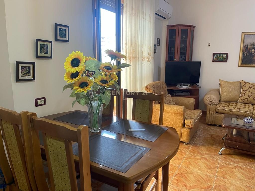 JEPET ME QIRA APARTAMENT 2+1 NE VLORE, RRUGA KOSOVA PRANE ROSSMAN & LALA
