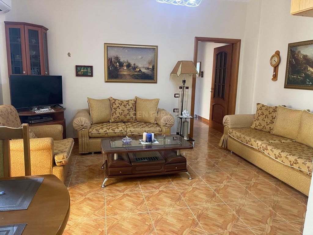 JEPET ME QIRA APARTAMENT 2+1 NE VLORE, RRUGA KOSOVA PRANE ROSSMAN & LALA