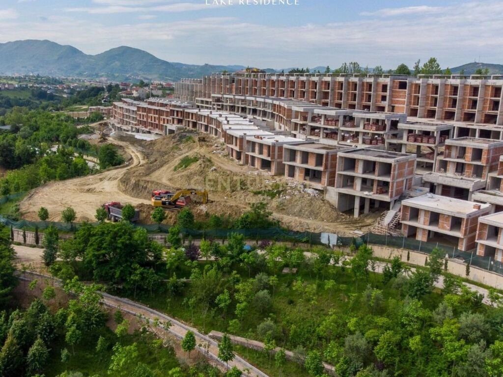 Triblex ne Shitje, Swan Lake Residence Liqeni i Farkes