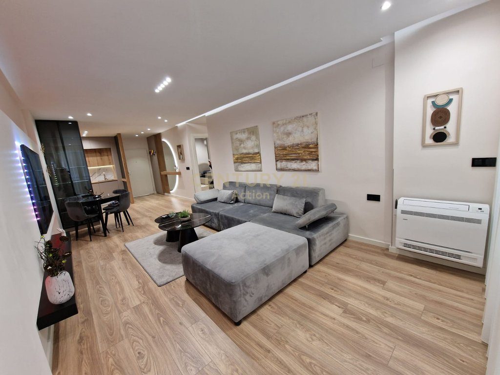 ISH EKSPOZITA, APARTAMENT LUKSOZ 2+1 ME QIRA!!