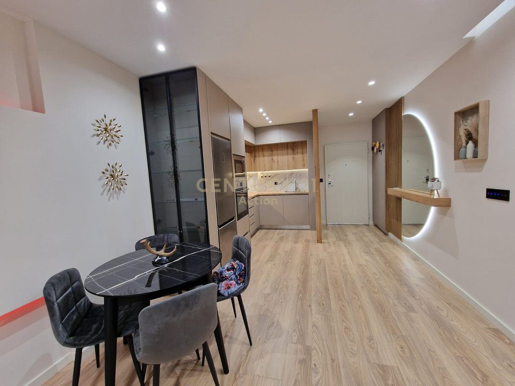 ISH EKSPOZITA, APARTAMENT LUKSOZ 2+1 ME QIRA!!