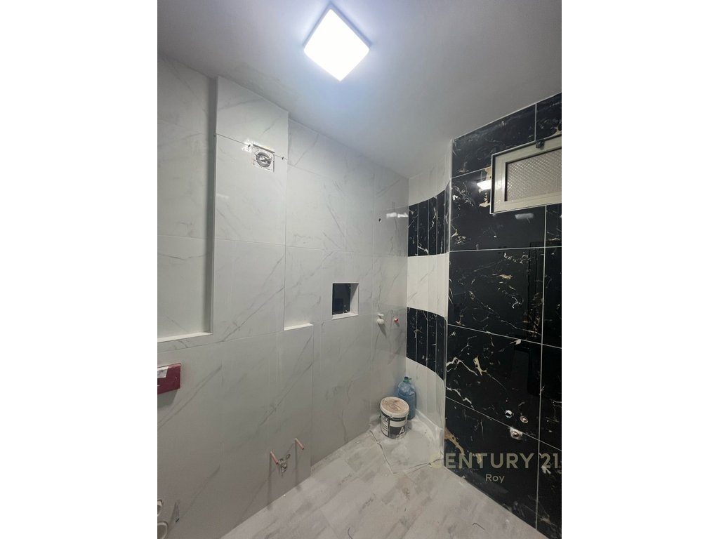 SHITET APARTAMENT 1+1 TE SHKEMBI I KAVAJES I SAPO MOBILUAR!!!
