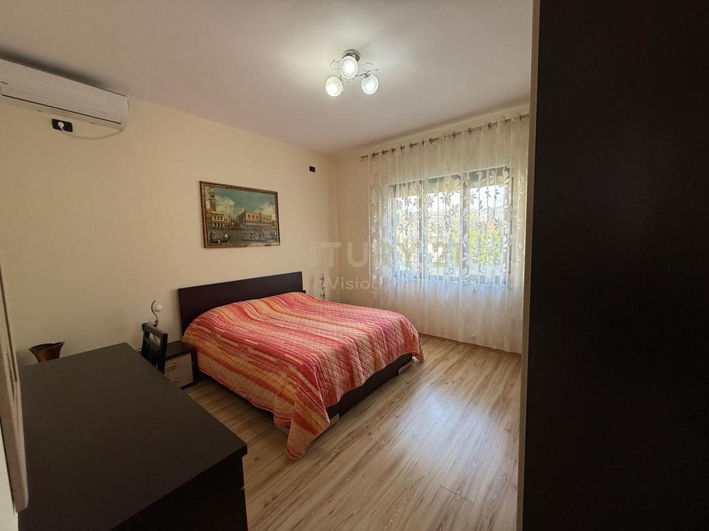 Shitet shtëpi private  + Garsoniere + Truall, prane hotel Floga, Shkodër