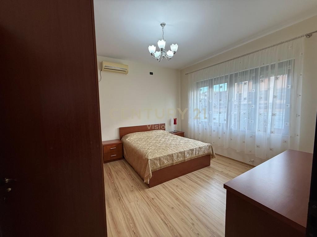 Shitet shtëpi private  + Garsoniere + Truall, prane hotel Floga, Shkodër