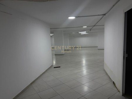 Ambjent Komercial Per qera