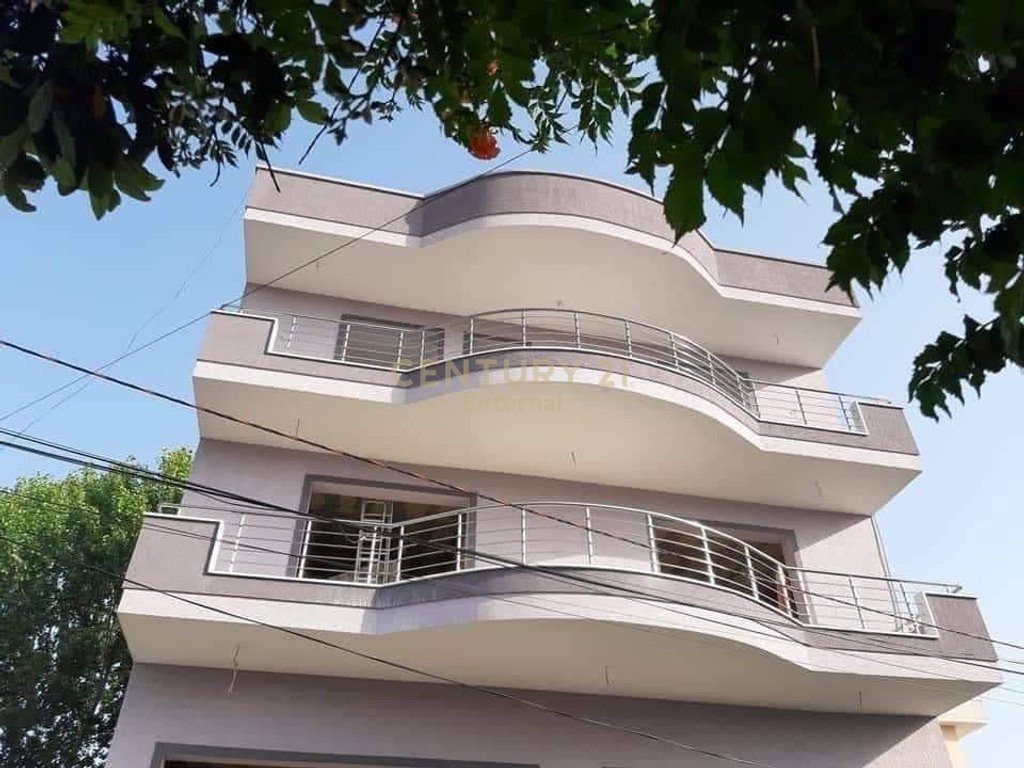 Vile 3 kate ne shitje Plazh Durres