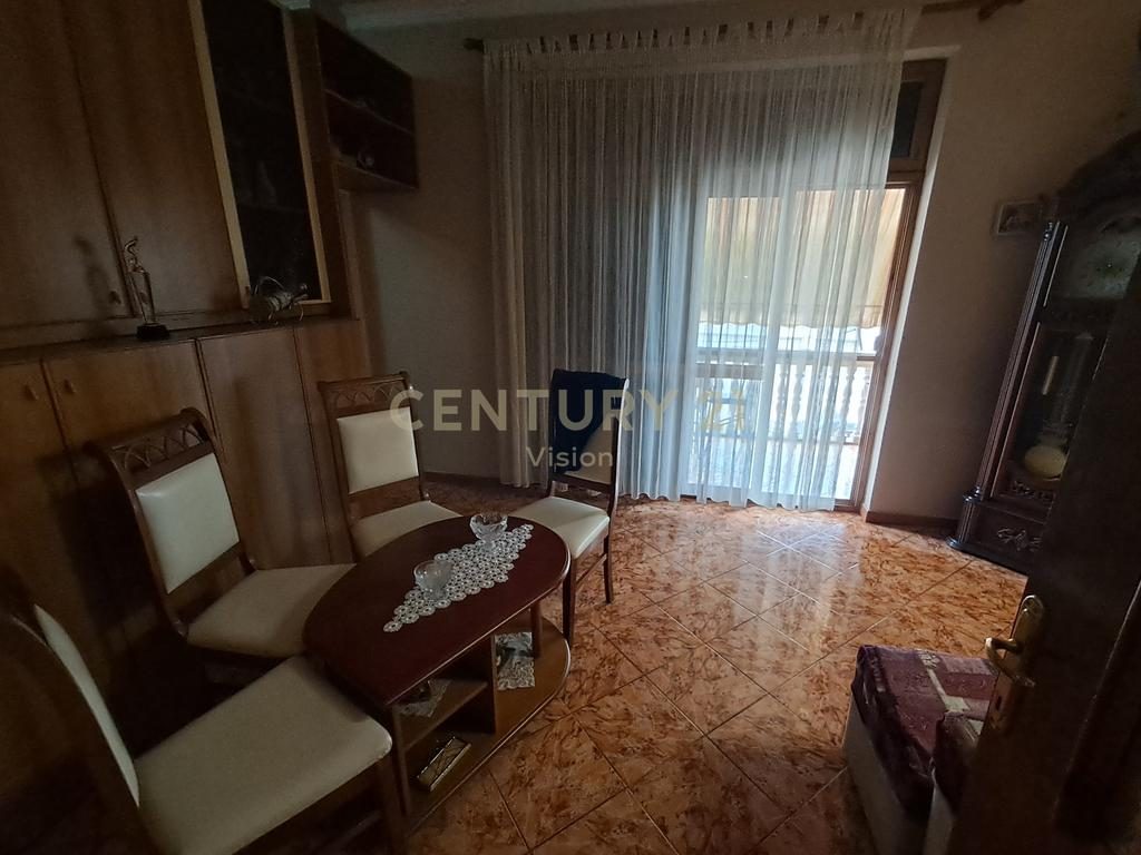Shtëpi 4- kateshe  për shitje në Xhabije, Shkodër - 324 m²