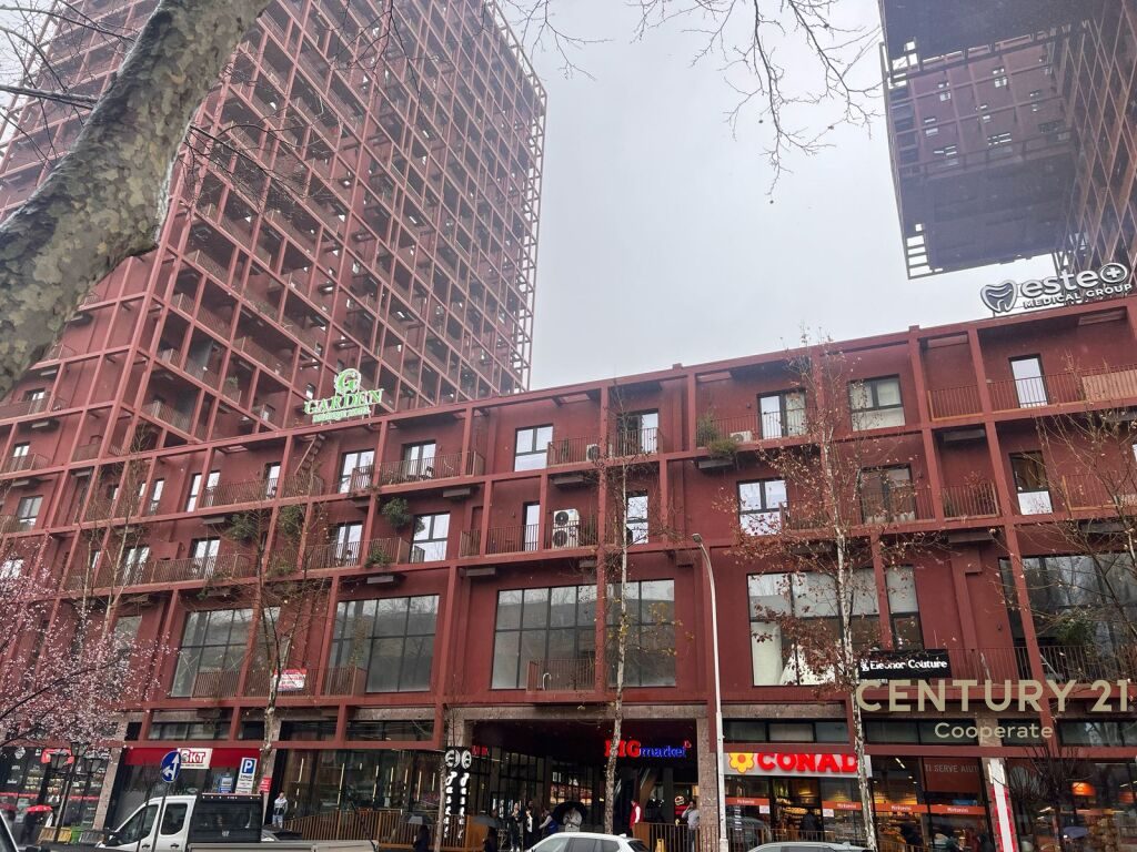 SHESIM NJESI BIZNESI TEK GARDEN BUILDING  KATI 1 MBI HYRJEN KRYESORE.