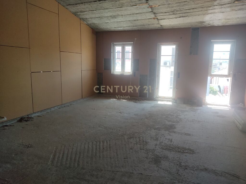 Apartament 3+1+2 për Shitje në Sarreq, Shkodër -  190m²