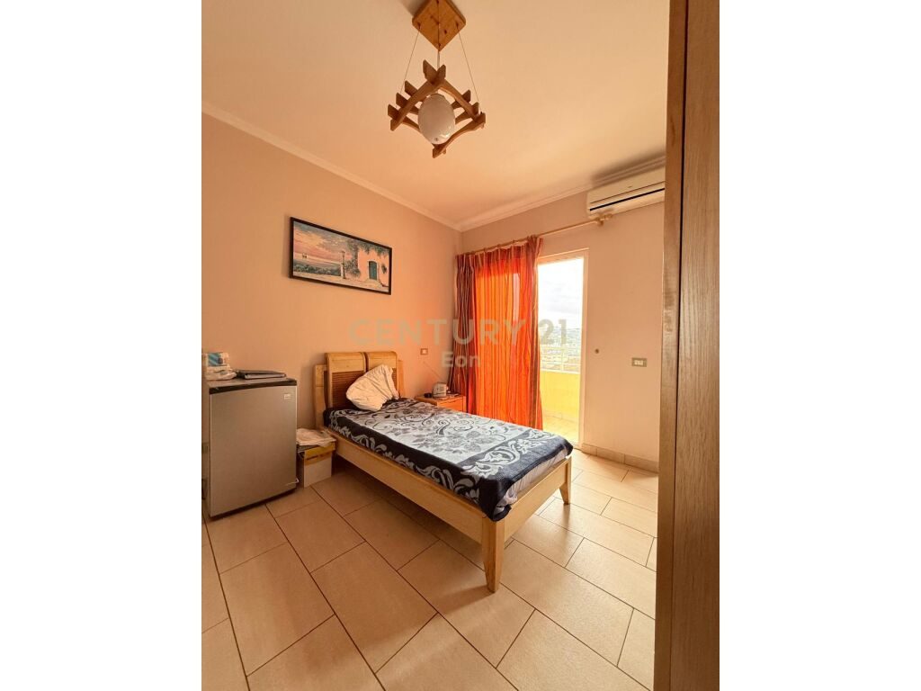 JEPET ME QIRA GODINA E PERSHTATSHME PER HOTEL!