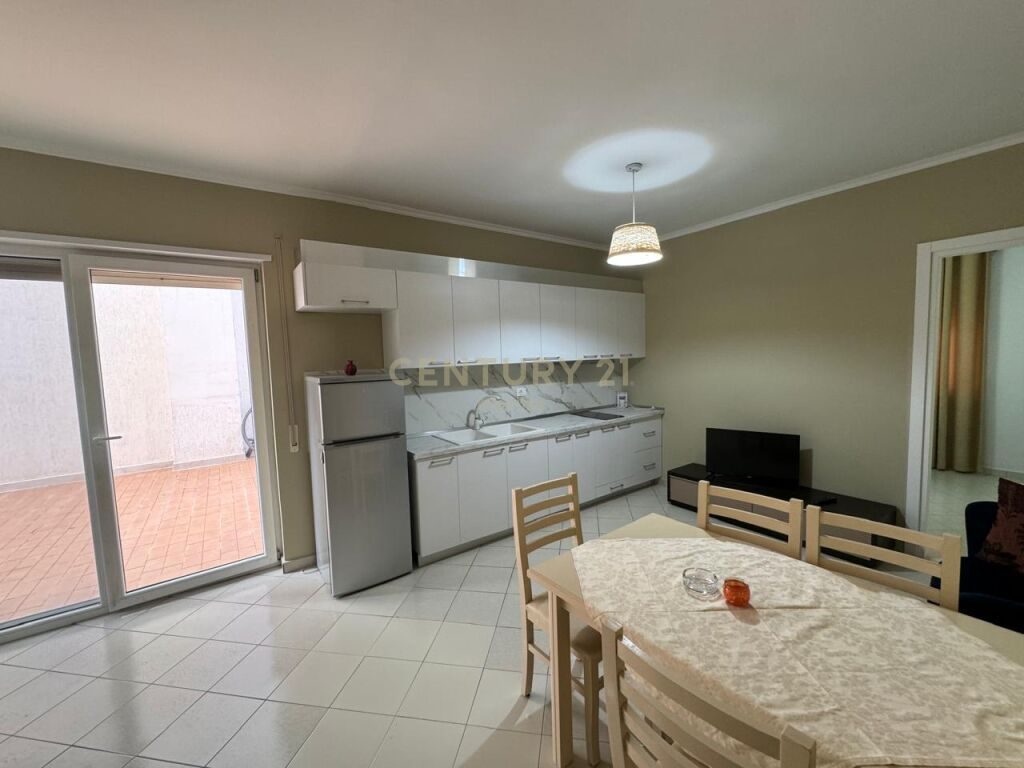 APARTAMENT 2+1 PER SHITJE,NE UJI TE FTOHTE!