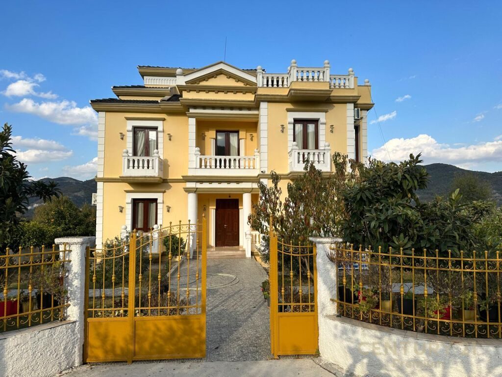 Jepet me qira vilë 3-katëshe në Vishnje, me oborr të gjerë dhe hapësira komode!