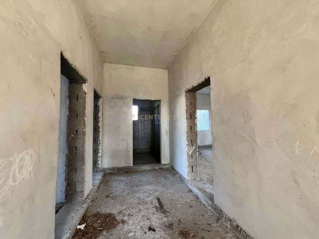 SHESIM VILË DY-KATËSHE TEK ISH FUSHA E DRUVE, NË VLORË.