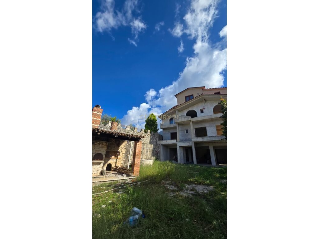 OKAZION!!! VILE NE SHITJE NE TRAGJAS ,VLORE!!