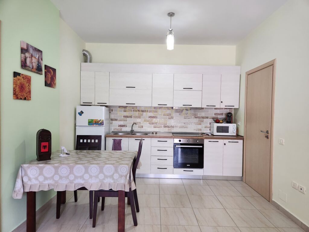 Apartament 2+1 me Qira në Lungomare, Vlorë