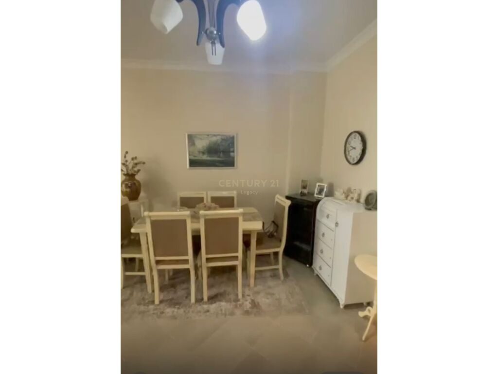 *Shitet apartament 1+1 + 2 poste  garazh në Durrës, pranë Urës së Dajlanit*
