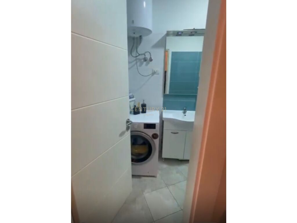 *Shitet apartament 1+1 + 2 poste  garazh në Durrës, pranë Urës së Dajlanit*