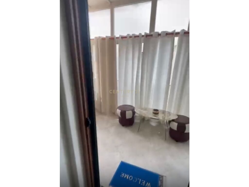 *Shitet apartament 1+1 + 2 poste  garazh në Durrës, pranë Urës së Dajlanit*