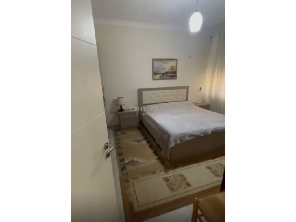 *Shitet apartament 1+1 + 2 poste  garazh në Durrës, pranë Urës së Dajlanit*