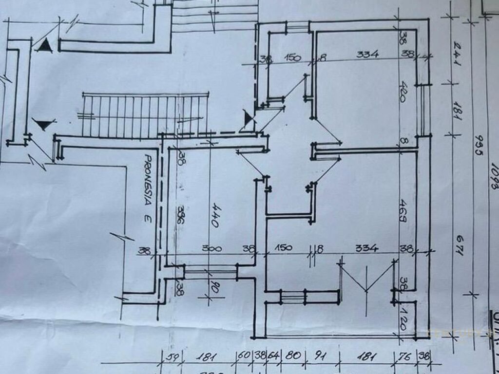 Shitet, Apartament 2+1+2, BUZE RRUGE KRYESORE,BRRYLI