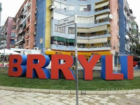 Shitet, Apartament 2+1+2, BUZE RRUGE KRYESORE,BRRYLI