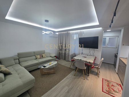 Shitet, Apartament 2+1+2, BUZE RRUGE KRYESORE,BRRYLI
