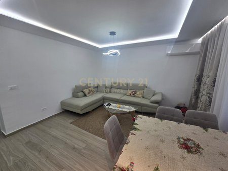 Shitet, Apartament 2+1+2, BUZE RRUGE KRYESORE,BRRYLI