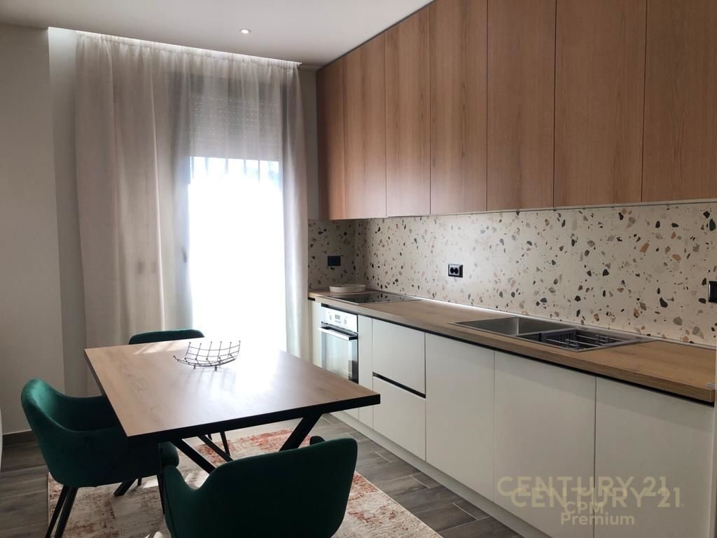 Shitet  Apartament Luksoz  + Post Parkimi te Rezidenca Sofia!