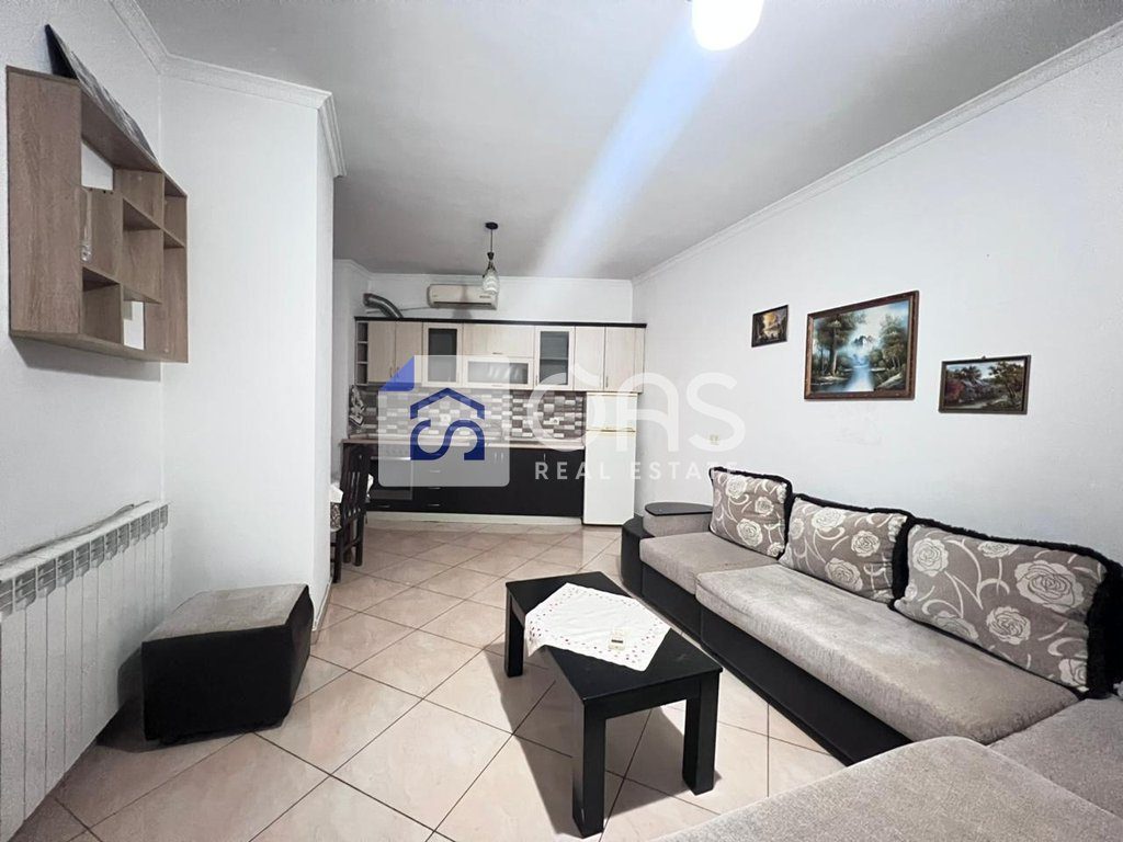 Jepet me qira apartamenti 1+1  Ne Porcelan  500 euro