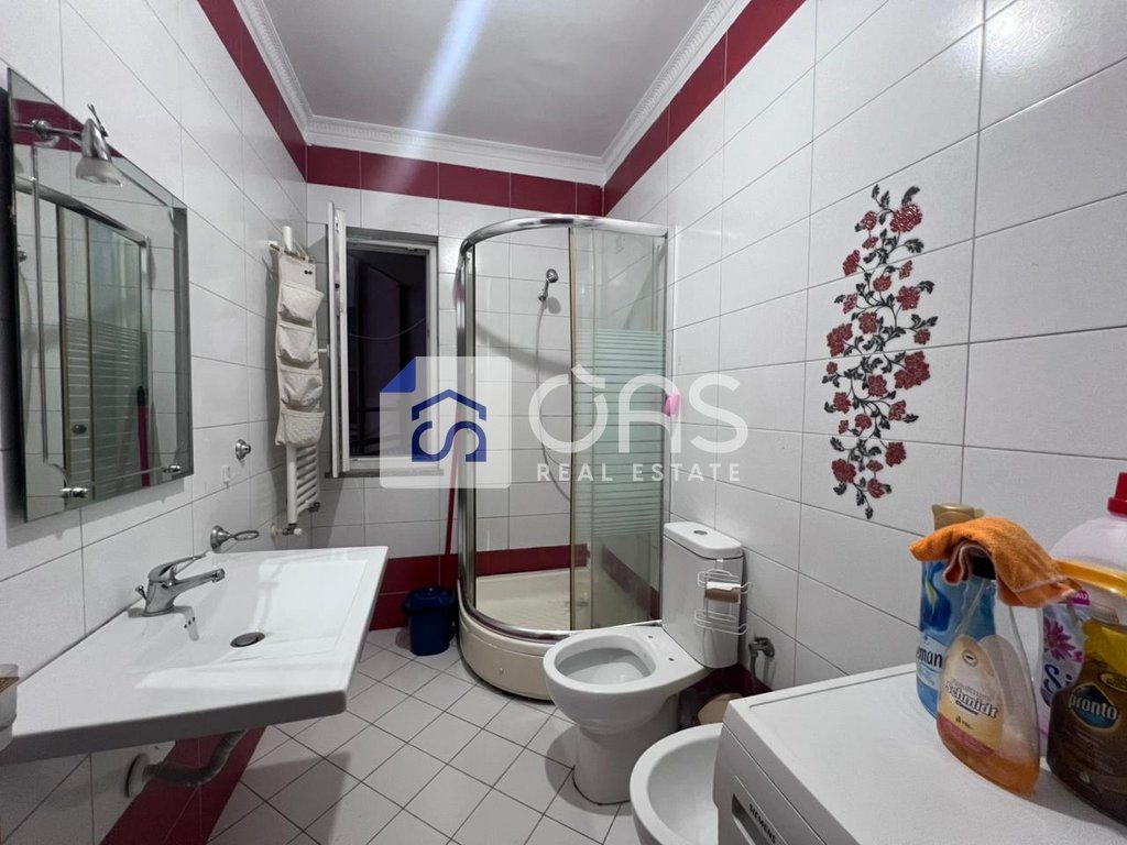 Jepet me qira apartamenti 1+1  Ne Porcelan  500 euro