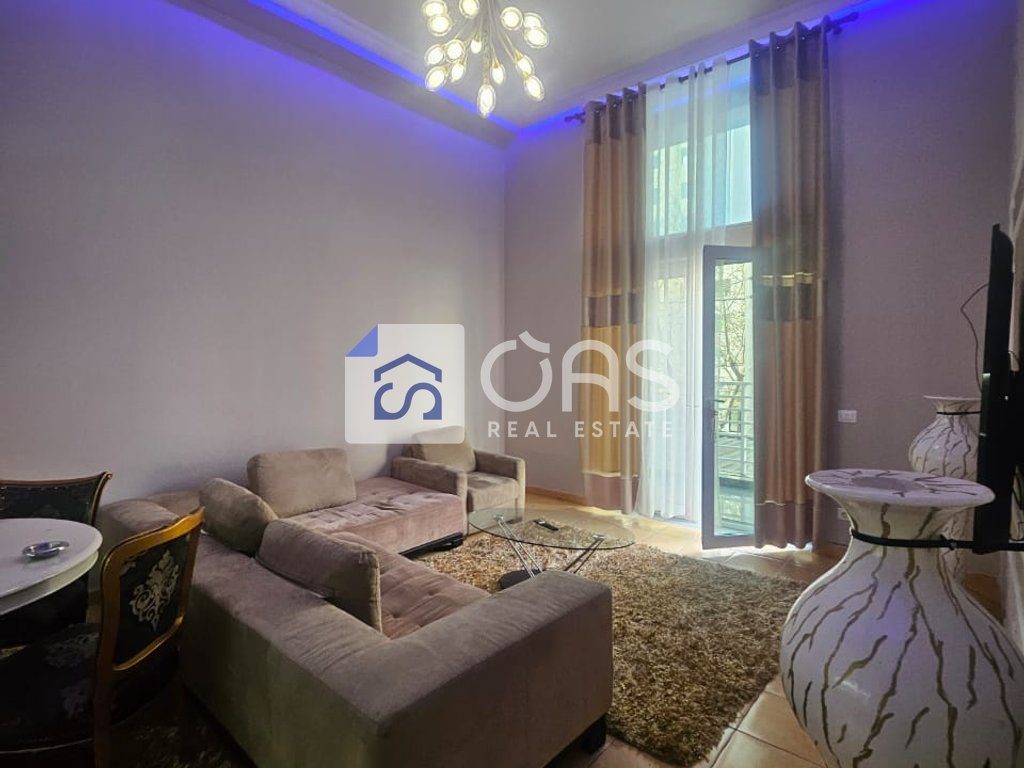 Jepet me qera apartament duplex 2+1 Te Pallati me Shigjeta  500 euro