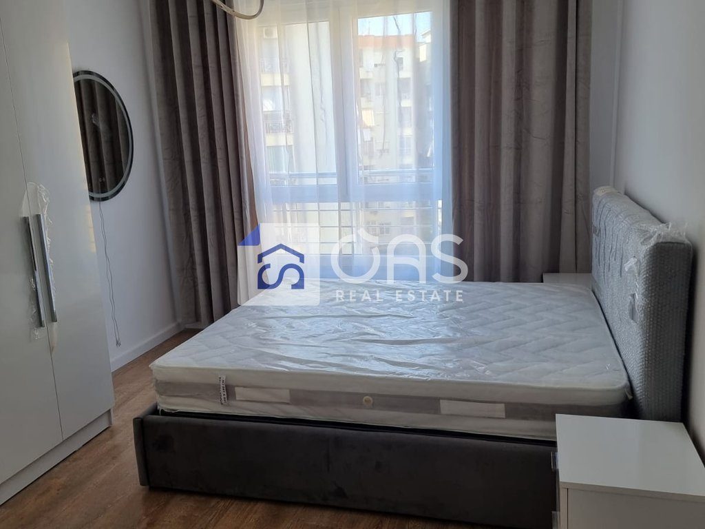 Jepet me qera apartament duplex 2+1 Te Pallati me Shigjeta  500 euro