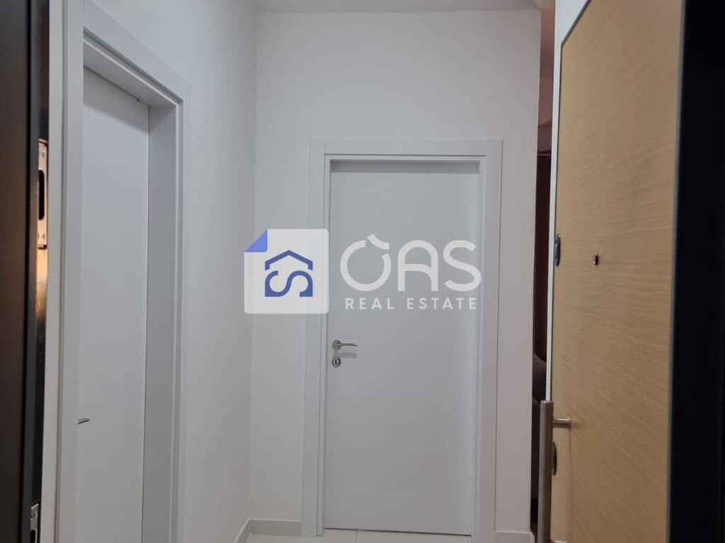 Jepet me qera apartament  1+1 tek Komuna e Parisit 850 euro