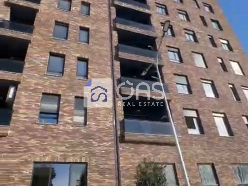 Shitet apartament 2+1 ne 5 Maj