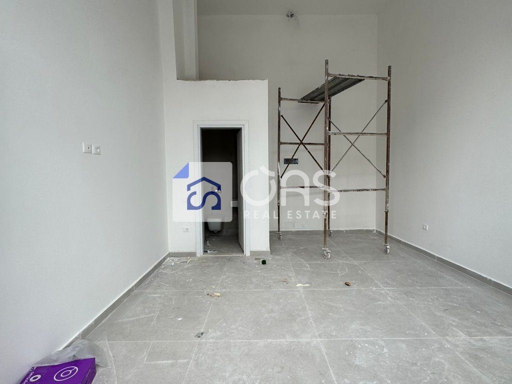 Ambjent me qera te Stacioni i Trenit  900 euro
