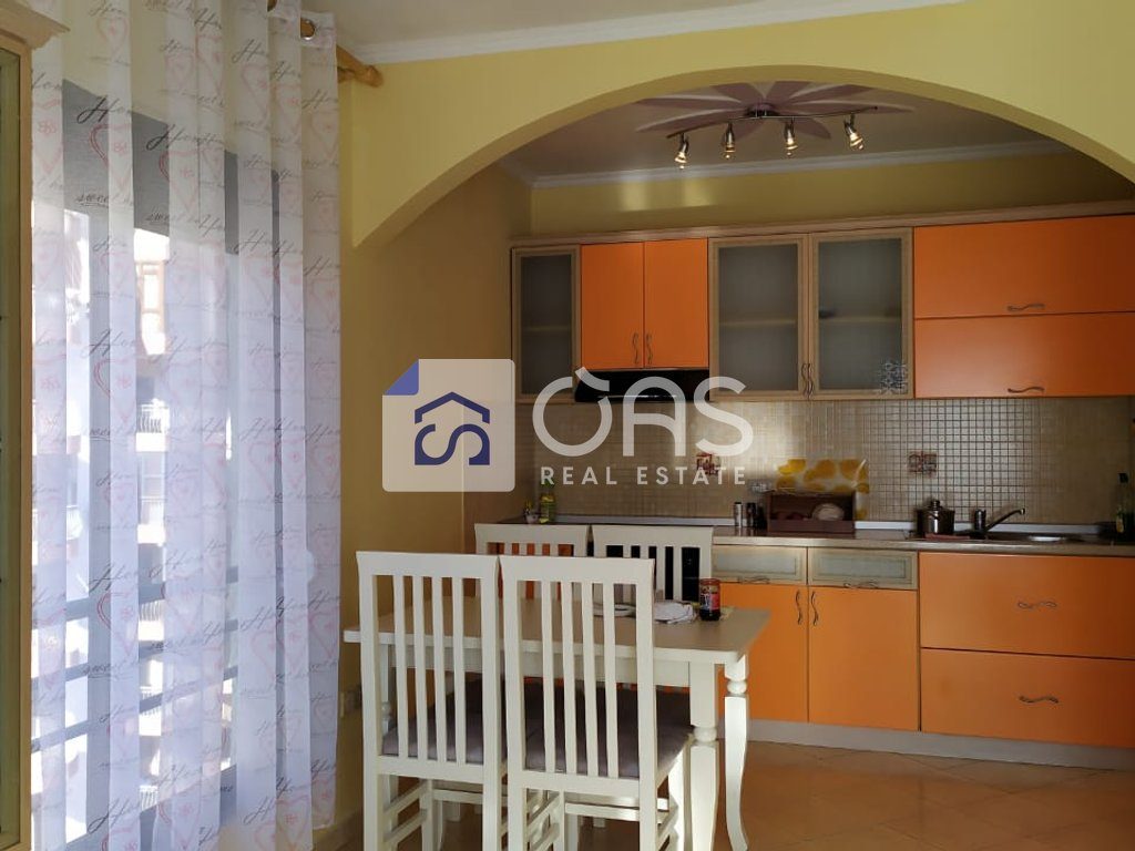 Jepet apartament me qera 1+1 te Selvia    45.000 leke
