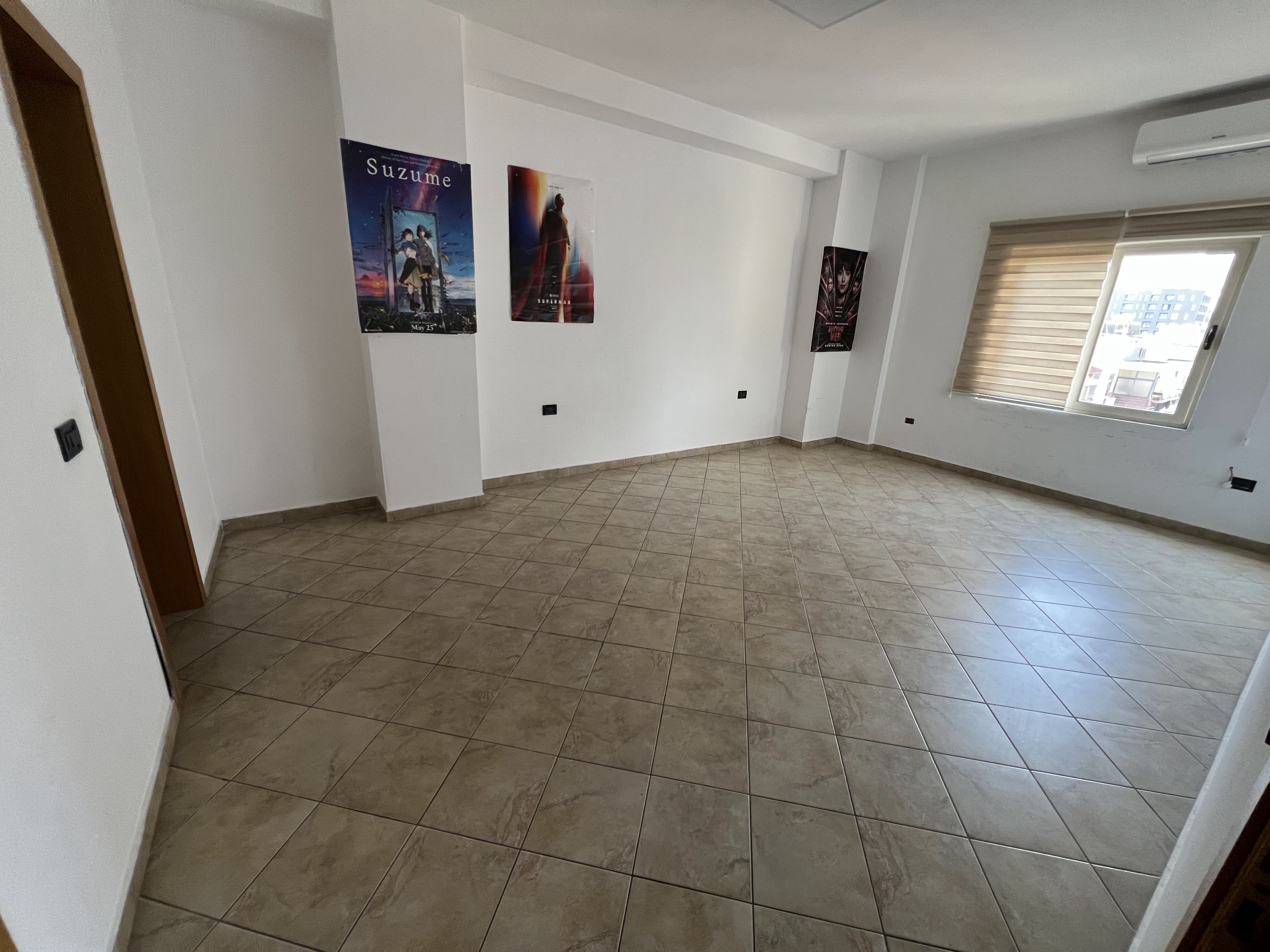 Shitet Apartament 2+1 me verande dhe fushepamje ne zonen e Komunes se Parisit.